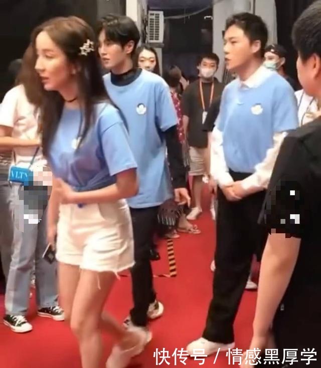  李汶翰|男偶像后台玩手机，不顾前辈等待粉丝忙解释只是压力太大
