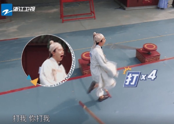 奔跑|《奔跑吧》最豪横的嘉宾,散步被棍子抽打,一边走一边喊叫!