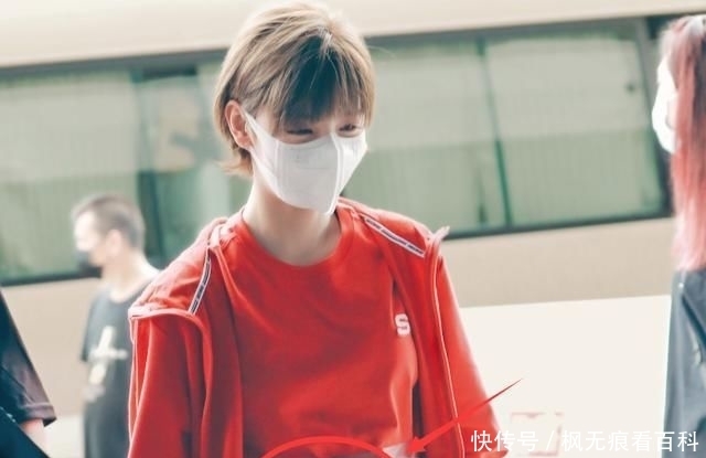 同台|“硬糖少女”刚出道,新综艺就安排上了我却在关注同台的嘉宾