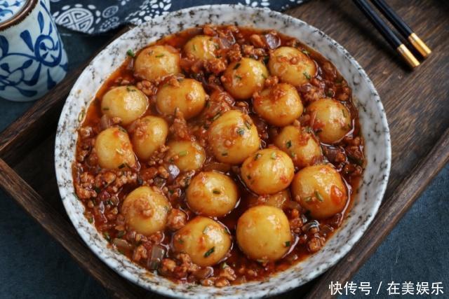  土豆|土豆新吃法，搓一搓蒸一蒸，上桌之后家人吃到汤汁都不剩