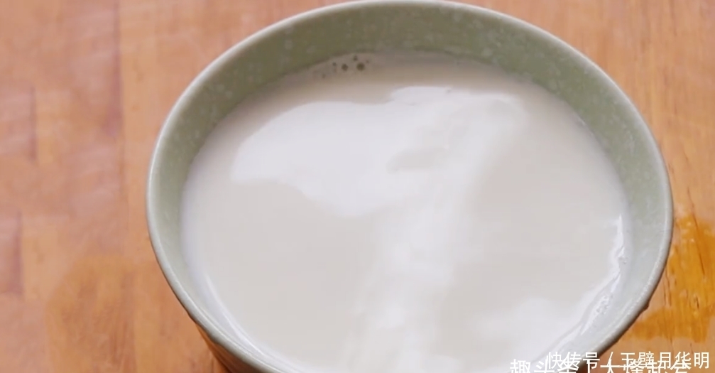 好吃|红豆双皮奶不用出去吃,教你家庭版做法,香甜滑嫩入口即化,好吃