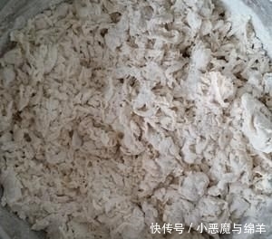 简单|两分钟学会生煎包的做法,简单易学,皮软底脆,咸香多汁
