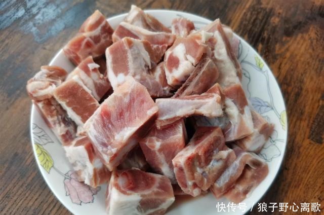 餐馆|怎样做红烧排骨能和餐馆的一样好,教你小窍门,味道不腥,颜色好