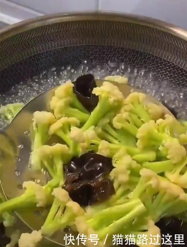 下饭|家常小炒花菜的超级简单做法，营养丰富口感脆甜，好吃又下饭