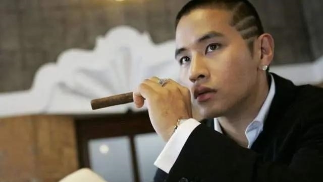 永久|当红歌手"想方设法"加入美国籍,被祖国永久封杀,1辈子不得入境