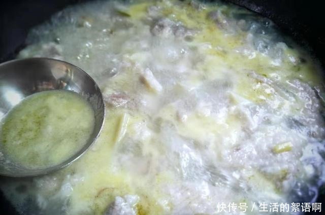 隔三差五|白菜土豆一起烧特别好吃,我家隔三差五做,每次上桌连汤汁都不剩