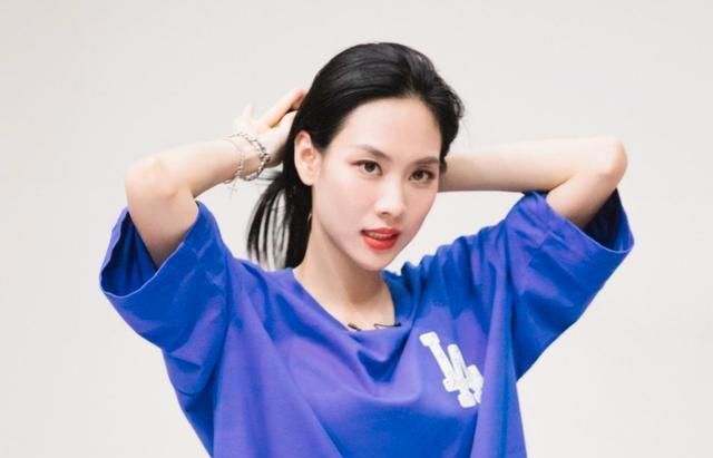 女团|从“糊咖”到国际霏,钮祜禄·王霏霏,是最后的赢家