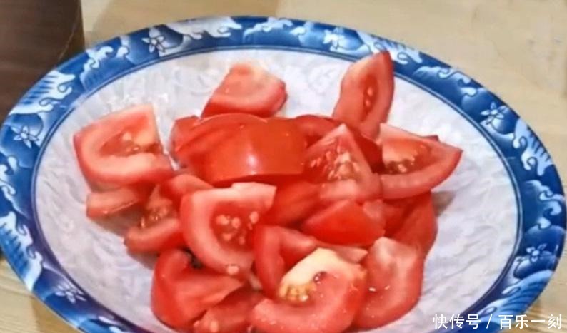 厨师|炖猪蹄时,是先焯水,还是直接炖全错了,厨师教你正确方法