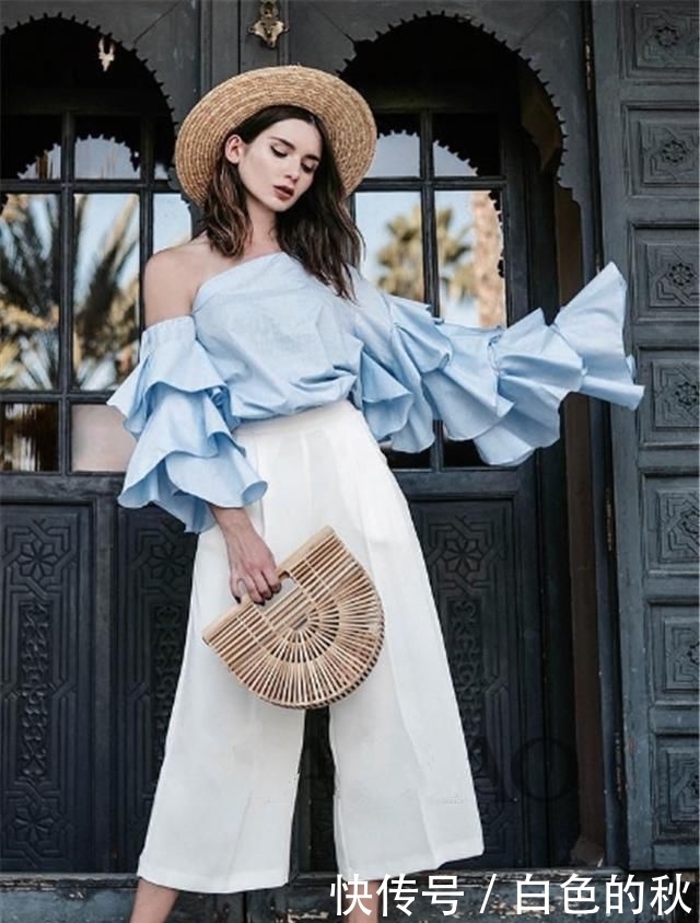 高级|女人想要高级得体怎么穿?“蓝色+白色”,最值得借鉴的穿搭解析