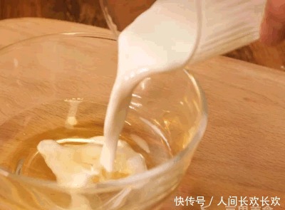 买到|排队1小时才买到的经典粑粑糕,成本不到4块,比普通蛋糕更糯!