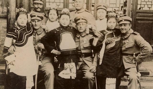 清军|八国联军侵华,攻占紫禁城打开武器库,惊喜道:幸亏清军没反抗