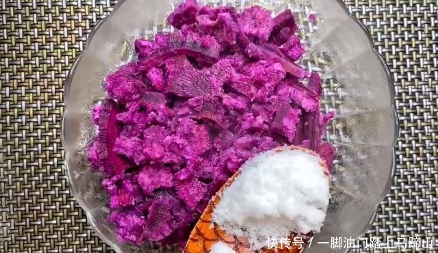 简单|天冷了多给家人吃它,5元做一锅,简单一烙好吃又营养,全家都爱