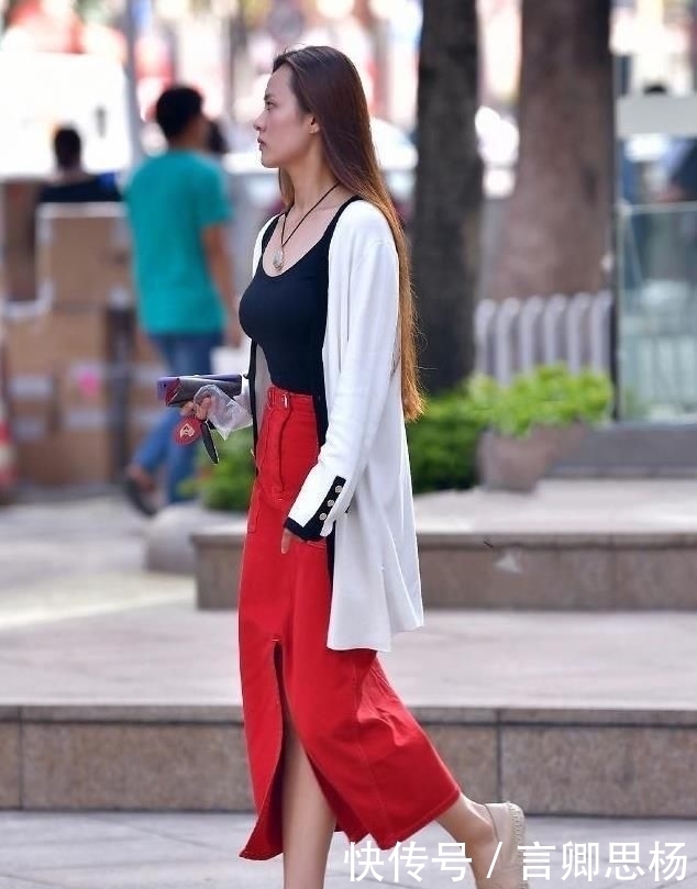 翘首以盼|街拍：希望我也是某个人翘首以盼的惊喜