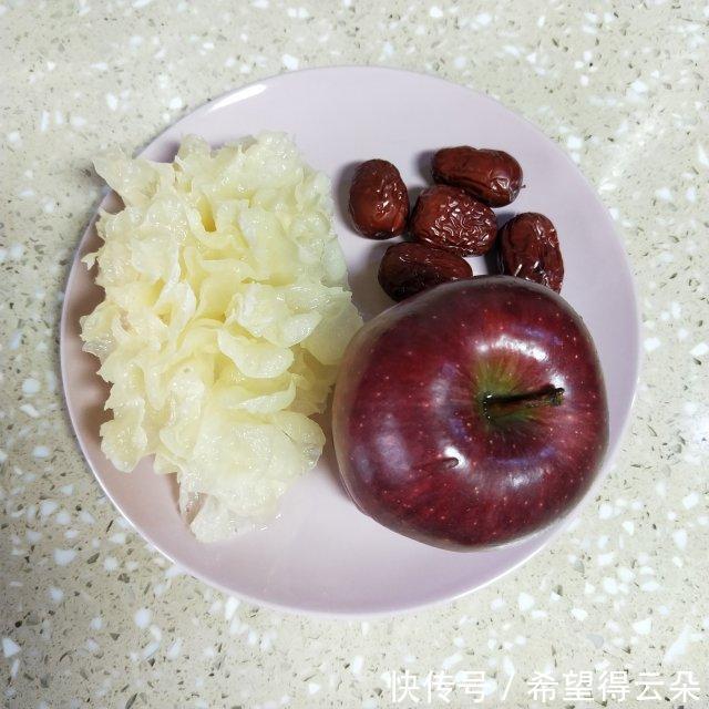 银耳|苹果银耳羹,甜甜润润,适合秋天干燥的气候