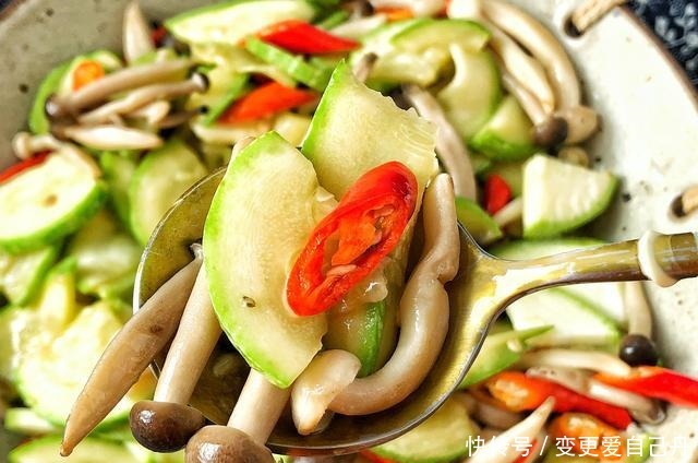 西葫芦|冬季,别错过这素菜,比吃大鱼大肉强,鲜美可口,10分钟搞定