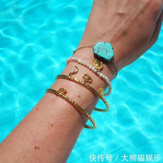 珍珠饰品|年轻人越来越爱珍珠配饰，看看都有哪些明星带火的款