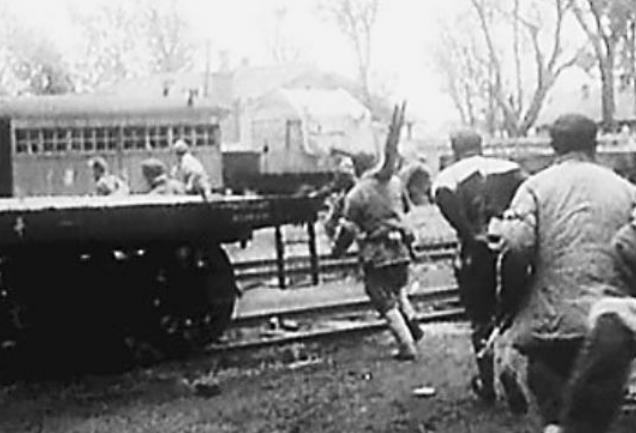  照明|大军冒雨夜行，请求照明，团长严令：谁敢点灯，我枪毙谁