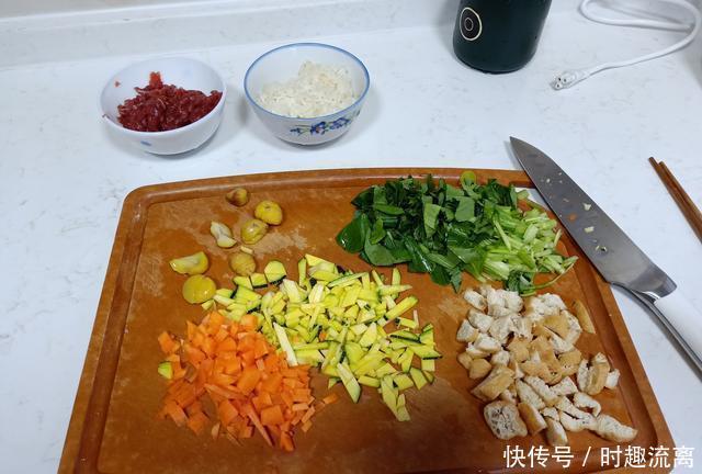 却说|今天晚餐只有1碗剩米饭,晒朋友圈,网友却说:太豪华了