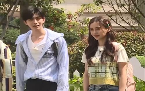  baby|baby杨颖录《跑男》时，有谁注意到她穿的鞋子？对男嘉宾最大的尊重！