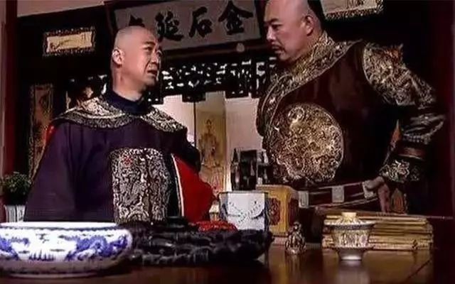 瞬间|乾隆给纪晓岚张白纸让他宣读，纪晓岚一张口，乾隆瞬间龙颜大悦