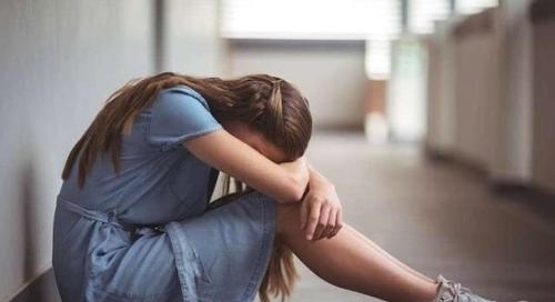  弟弟妹妹|13岁男孩“养着”5个孩子，记者采访时落泪，哭喊：我也没办法啊