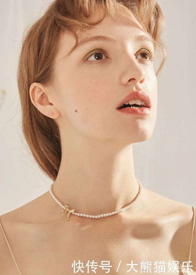 珍珠饰品|年轻人越来越爱珍珠配饰，看看都有哪些明星带火的款