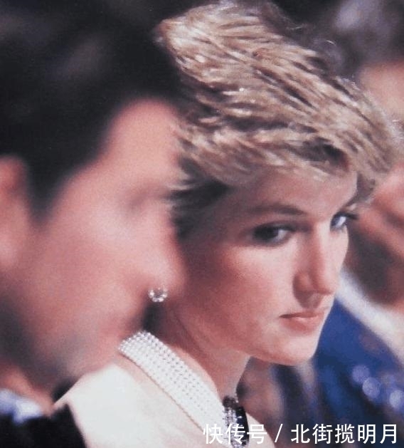  心中|戴安娜王妃老照片, 明媚的笑容难掩心中的落寞, 图五让人心碎不已