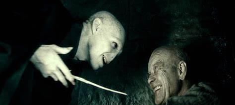 伏地|《哈利波特》格林德沃和伏地魔,谁才是“最强黑魔王”