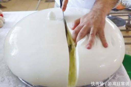 美食|一个小吃五十块,一天只卖两百个,你知道这是什么新奇的小吃吗