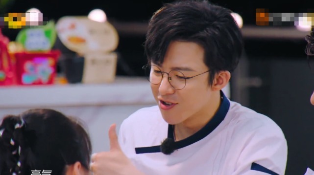  内幕|黄晓明担心餐厅收益达不到，杨超越不过脑的一句话，暴露节目内幕！