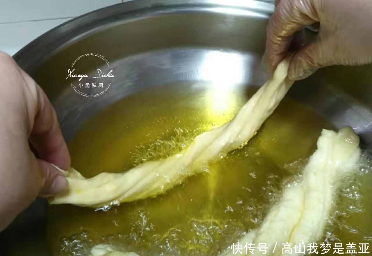 发酵|家里有面粉吗?跟我一起做油条吧,不用泡打粉,零难度,一次成功