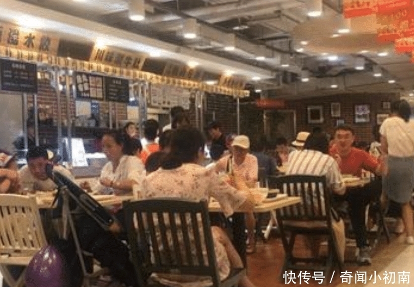 菜单|父女两人饭店吃饭，只点了三道菜，老板看到菜单，借机去报了警