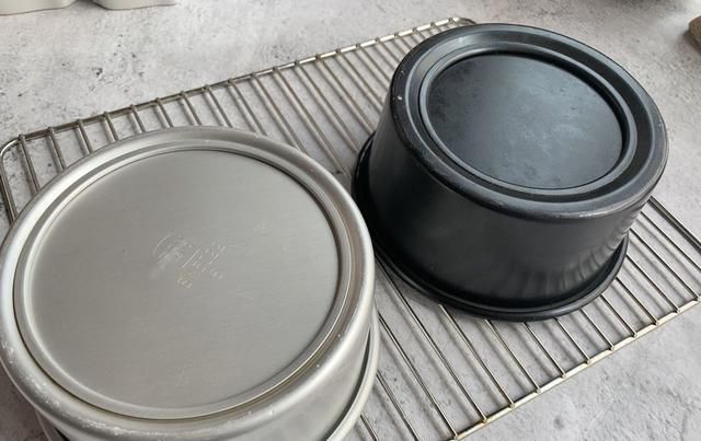 开裂|戚风蛋糕开裂,回缩2个盆教你做蛋糕,配方简单易学,一次成功