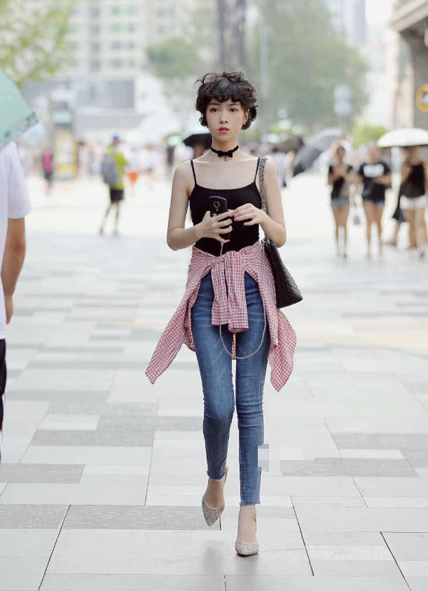 太潮|快把黑长直换了,火爆街头的“窝窝头”发型太潮了,显嫩20岁!