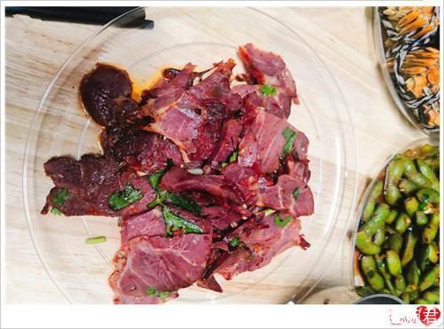  特意|几个老同学来家里吃饭，媳妇特意做一桌菜招待，饭后都夸我好福气