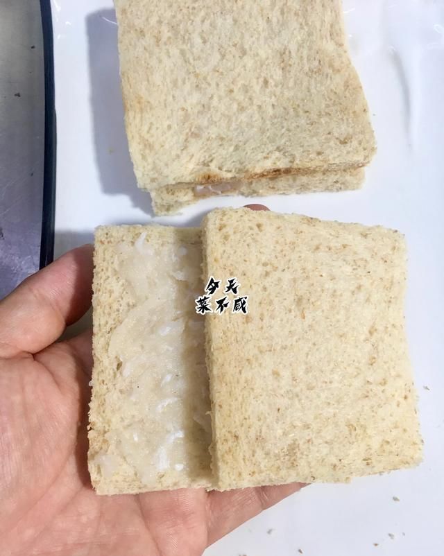 创意|面包锅贴鱼,创意十足,外酥里嫩,我家孩子最爱吃,三天做一次