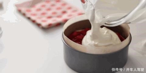 草莓|焙趣私房爆品日销300个的三重草莓芝士蛋糕,这个配方太赞了!