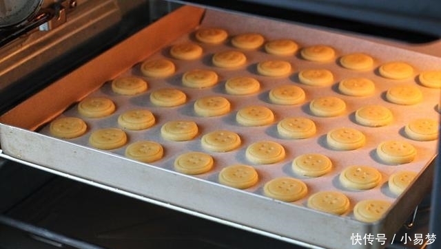 自制|自制纽扣小饼干,看一眼就会做,最适合给孩子当零食