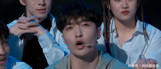  炫酷|王一博带伤上场，水中滑跪炫酷，张艺兴欢乐挑刺：一博没有脱衣服