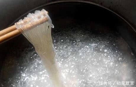  菠菜粉丝|3块钱买一捆，搭配粉丝凉拌着吃，清爽味美，孩子常吃还保护眼睛