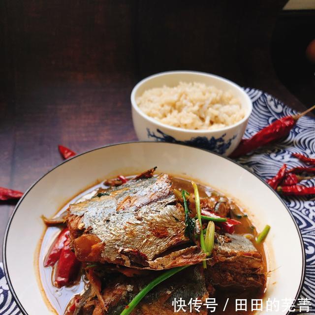 肉质|你炖的鲅鱼又腥肉还老别直接加水炖,2个小秘诀,鲜香无腥味