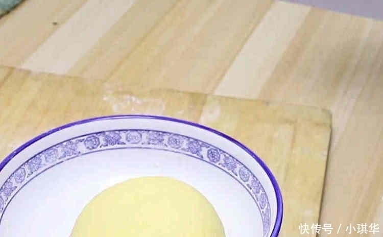  吃法|玉米面新吃法, 开水一烫, 筷子一压, 出锅个个酥脆, 全家都爱吃