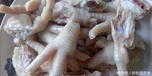 中国|一只鸡只有2个爪子，为啥市面上有那么多的鸡爪供应？答案来了！