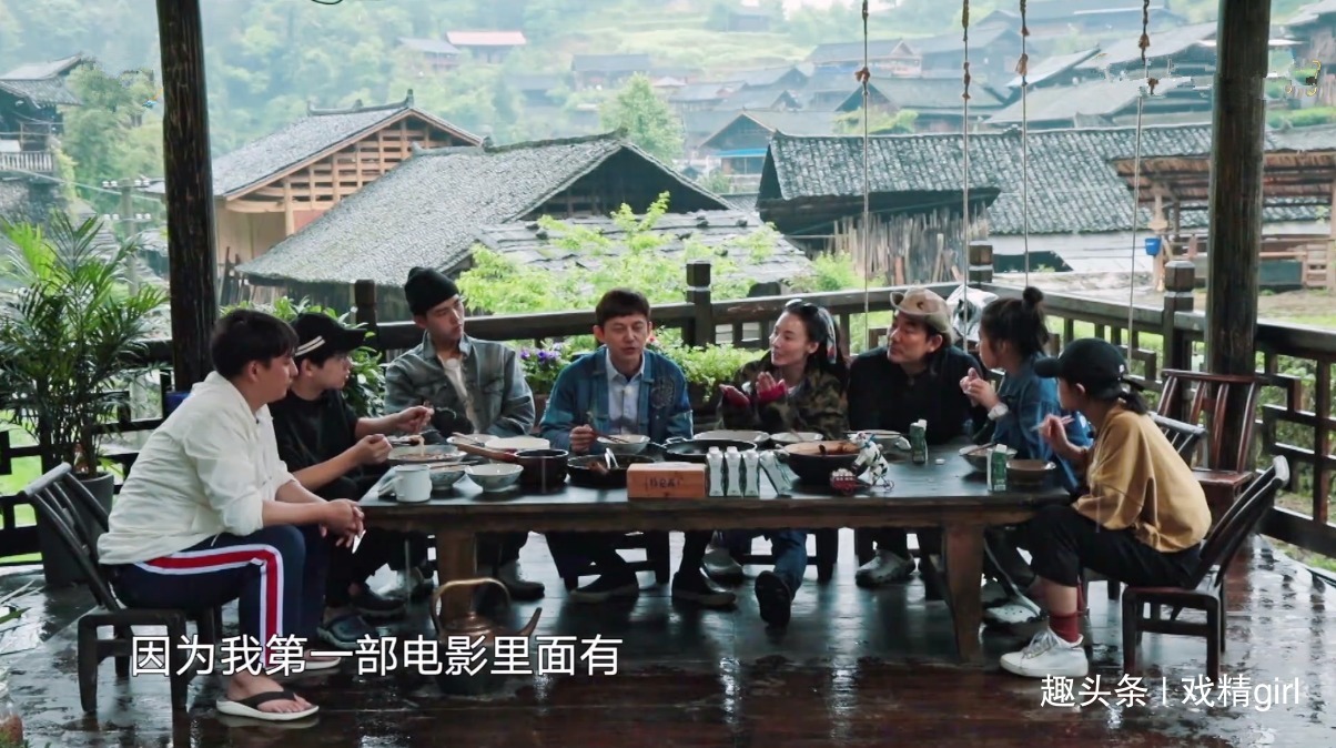 礼貌|张柏芝送的手包价格曝光,有点小贵,何蓝逗拿筷子指彭昱畅没礼貌