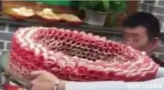 只点了一|朋友请吃火锅,4个人只点一个菜,都说抠门,上菜后被“打脸”