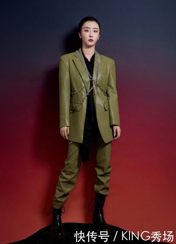 放开|赵小棠终于放开了,大胆挑战“儿童背心”,秀出“蝼蚁腰”贼撩人