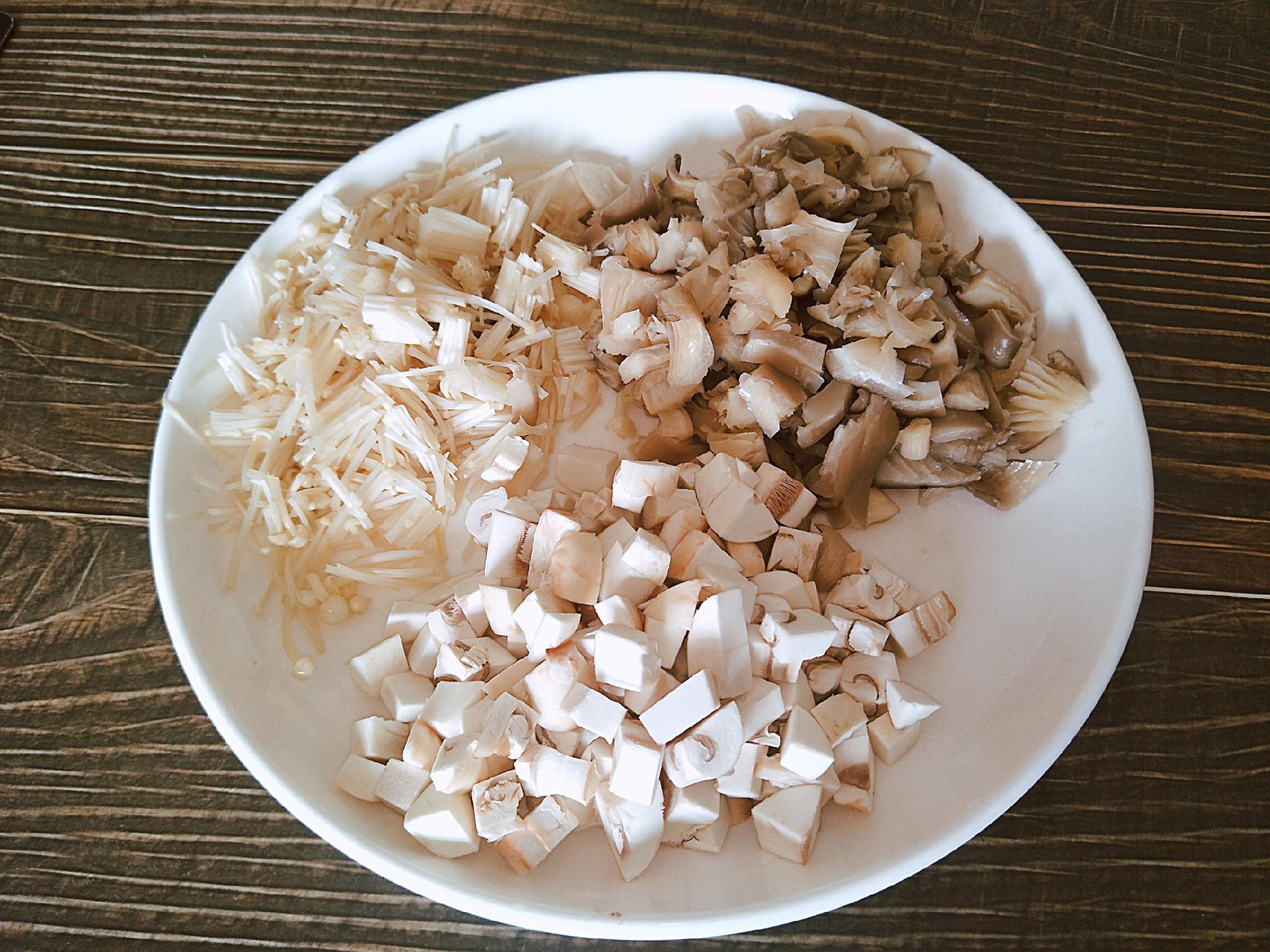 汤汁|正宗三鲜汤是哪三鲜,教你详细做法,汤汁浓白又鲜香