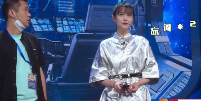 时间|郑爽彩排意外忘词,看清她下台后补救的方式,一般人适应不了