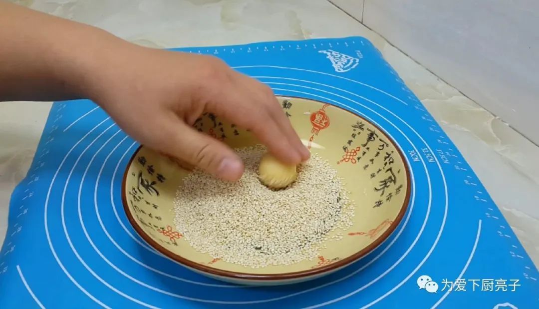  简单|红薯这么做太香了，加1碗面粉，个个松软香甜，出锅孩子们全抢光