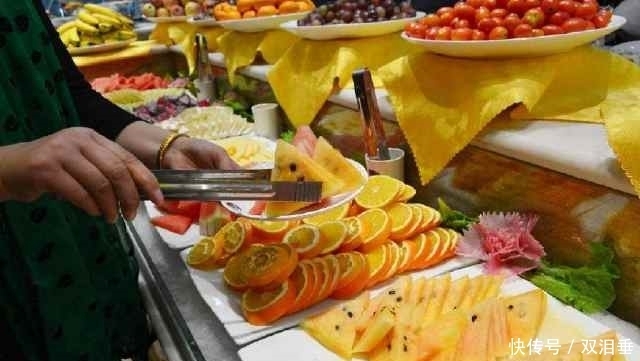 外国人|外国人首次吃中国自助餐,全程只吃一种食物,老板看到笑出猪叫声